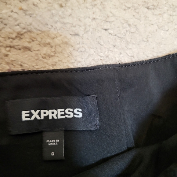 EXPRESS Red Gray Black Metallic Aztec Jacquard Faux Wrap Mini Skirt - Size 0 - Picture 4 of 6